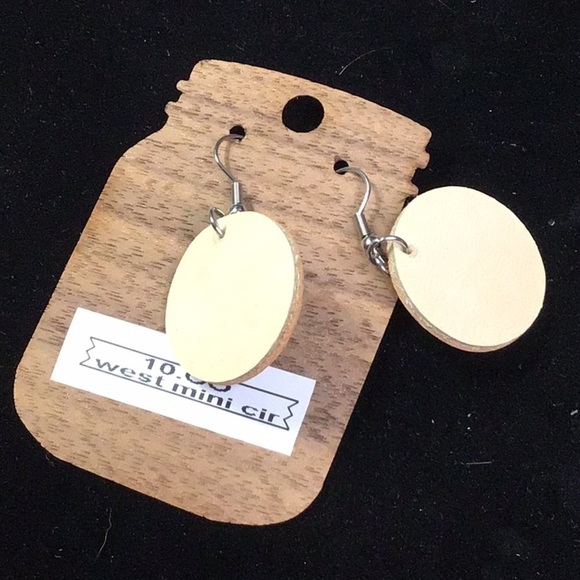 Western ministers circle Earrings(13jj) - Picture 2 of 2